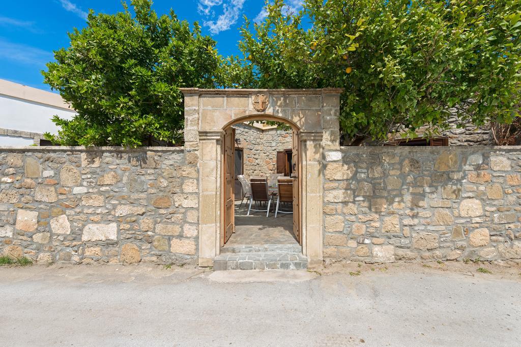 Villa Claudia In Lardos Eksteriør bilde